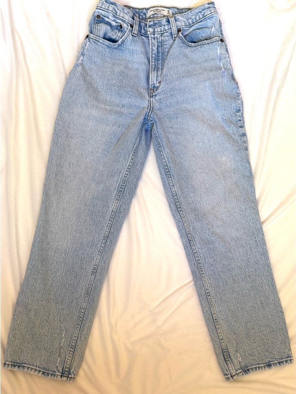 Abercrombie Curve love ultra high rise 90s straight Jean 26XS light wash